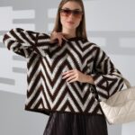 V desen çizgili triko